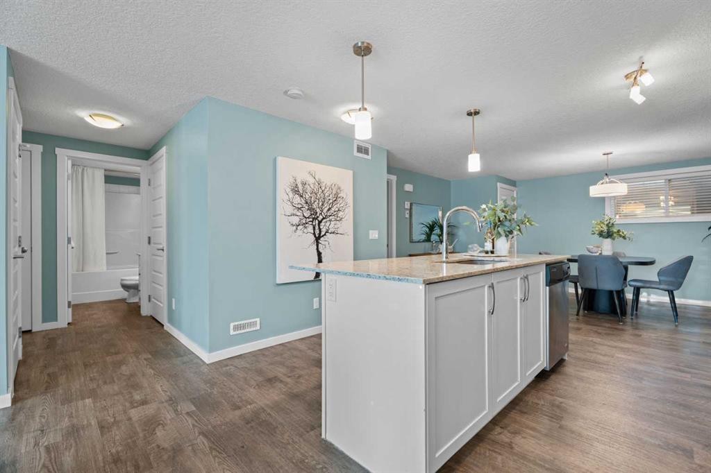516 Auburn Bay Circle Se, Calgary, AB - Indoor Photo Showing Kitchen