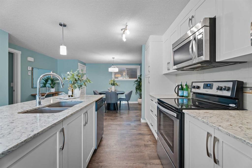 516 Auburn Bay Circle Se, Calgary, AB - Indoor Photo Showing Kitchen With Double Sink With Upgraded Kitchen