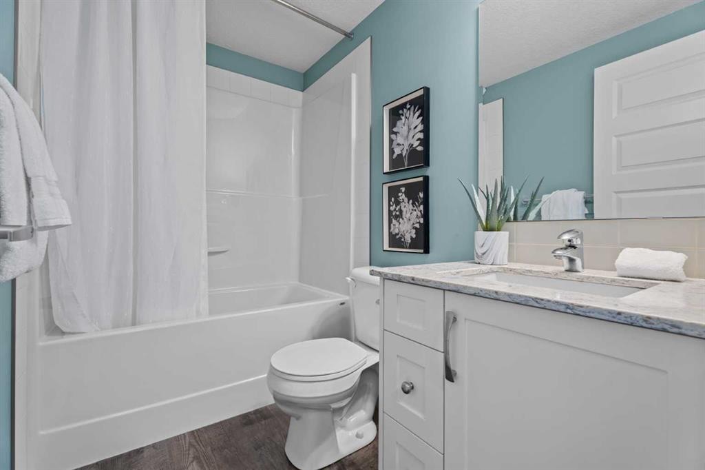 516 Auburn Bay Circle Se, Calgary, AB - Indoor Photo Showing Bathroom