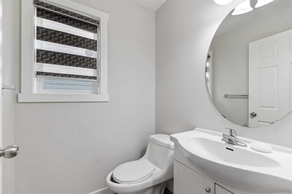 124 Saddlecrest Boulevard Ne, Calgary, AB - Indoor Photo Showing Bathroom