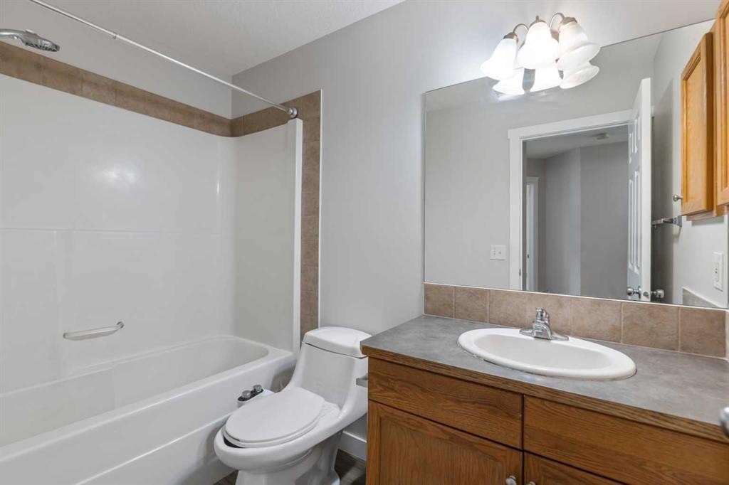 124 Saddlecrest Boulevard Ne, Calgary, AB - Indoor Photo Showing Bathroom