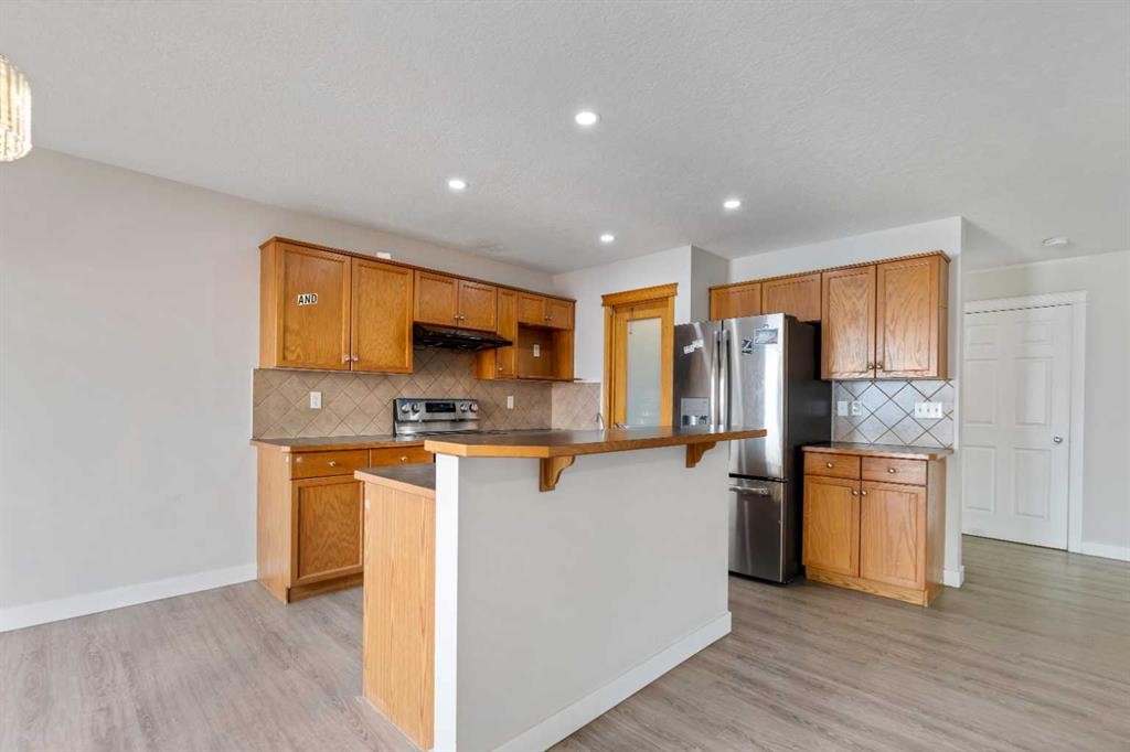 124 Saddlecrest Boulevard Ne, Calgary, AB - Indoor Photo Showing Kitchen