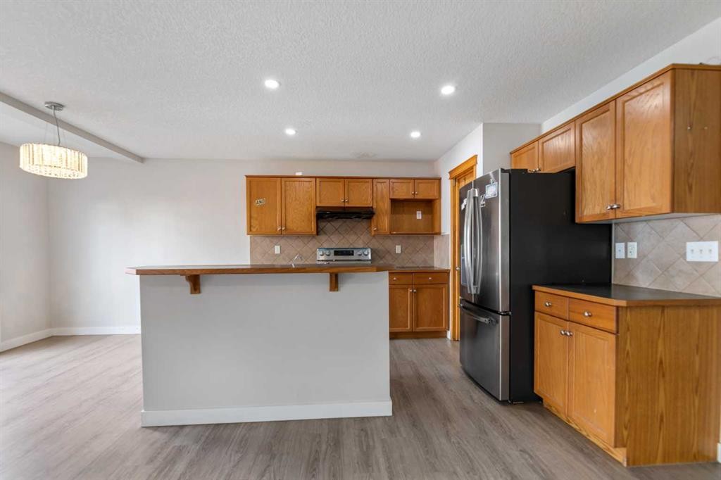 124 Saddlecrest Boulevard Ne, Calgary, AB - Indoor Photo Showing Kitchen