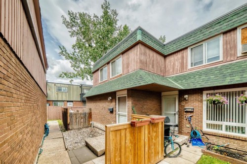 11-11240 6 Street SW Calgary, AB T2W 1V9