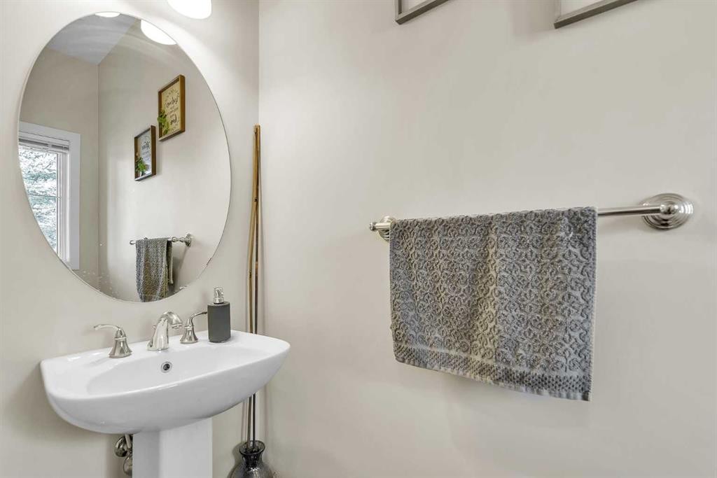 43 Sage Hill Common Nw, Calgary, AB - Indoor Photo Showing Bathroom