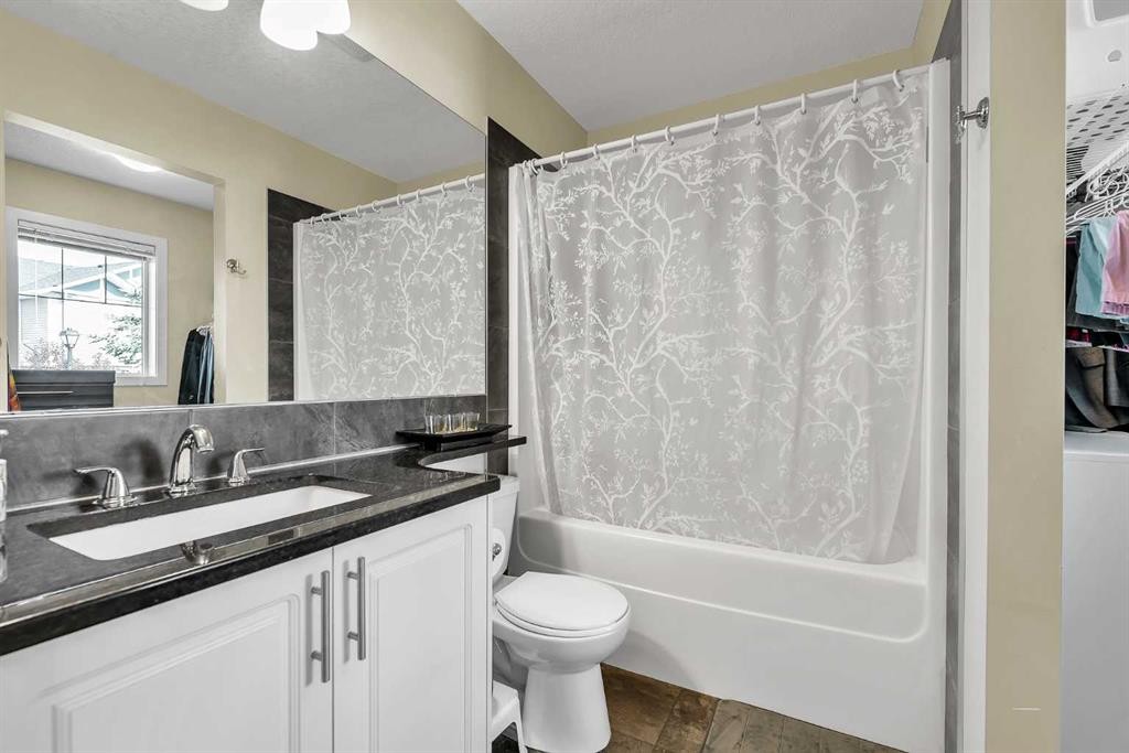 43 Sage Hill Common Nw, Calgary, AB - Indoor Photo Showing Bathroom