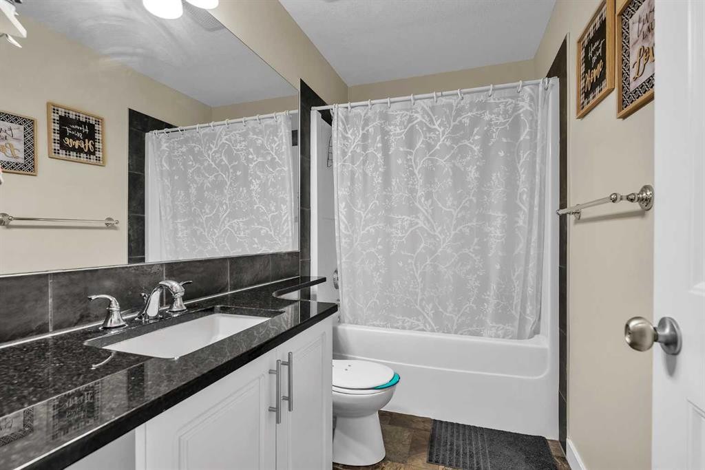 43 Sage Hill Common Nw, Calgary, AB - Indoor Photo Showing Bathroom