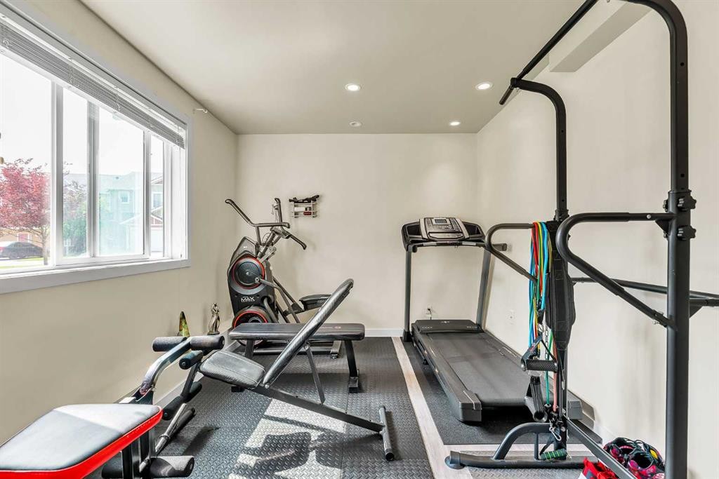 43 Sage Hill Common Nw, Calgary, AB - Indoor Photo Showing Gym Room