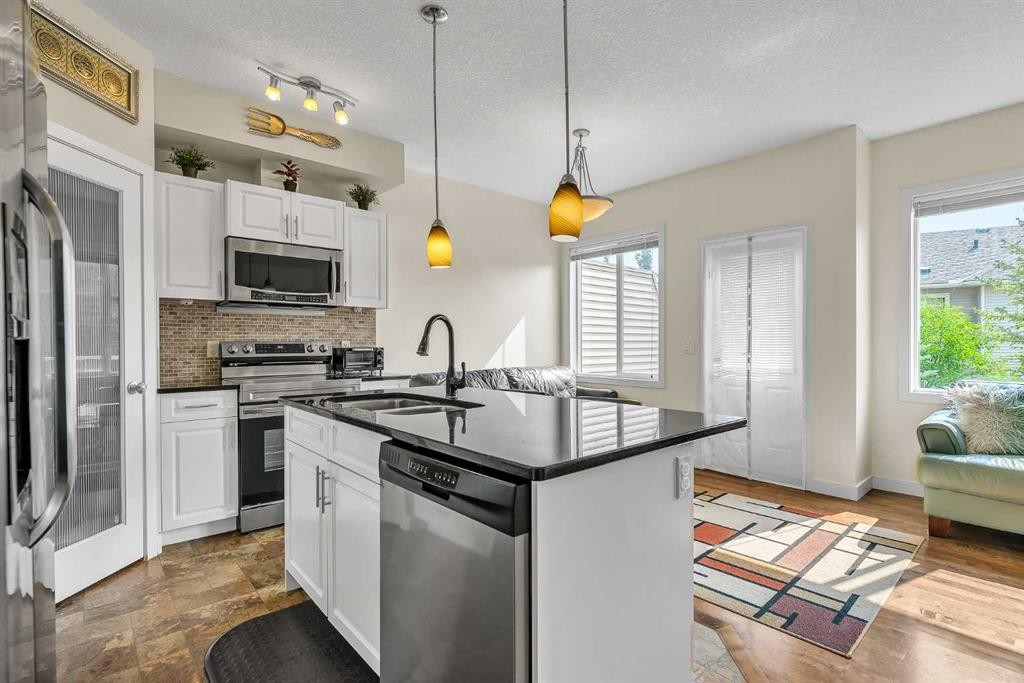 43 Sage Hill Common Nw, Calgary, AB - Indoor Photo Showing Kitchen With Stainless Steel Kitchen With Double Sink With Upgraded Kitchen
