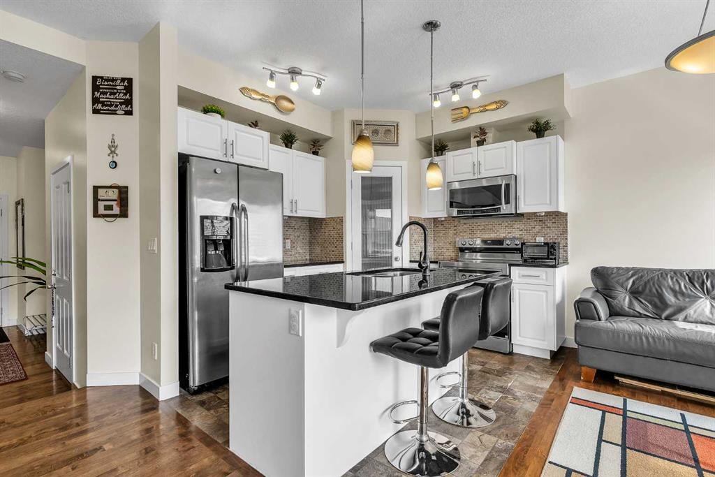 43 Sage Hill Common Nw, Calgary, AB - Indoor Photo Showing Kitchen With Upgraded Kitchen