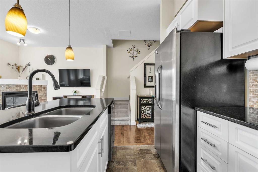 43 Sage Hill Common Nw, Calgary, AB - Indoor Photo Showing Kitchen With Double Sink