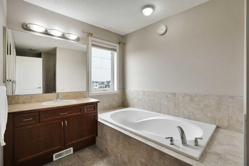 292 Taralake Terrace Ne, Calgary, AB - Indoor Photo Showing Bathroom
