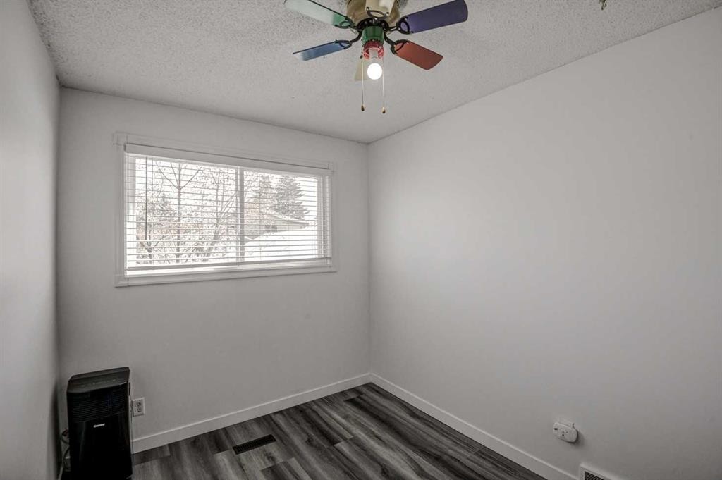 184 Erin Croft Crescent Se, Calgary, AB - Indoor Photo Showing Other Room
