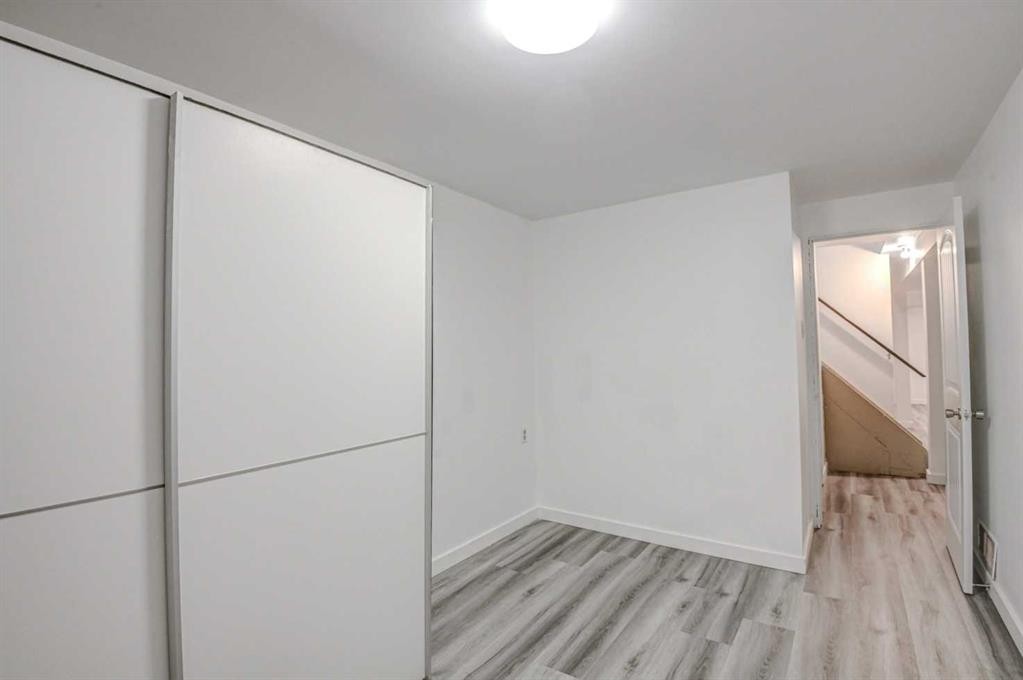 184 Erin Croft Crescent Se, Calgary, AB - Indoor Photo Showing Other Room