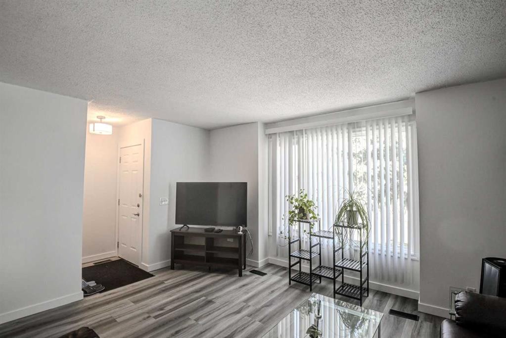 184 Erin Croft Crescent Se, Calgary, AB - Indoor