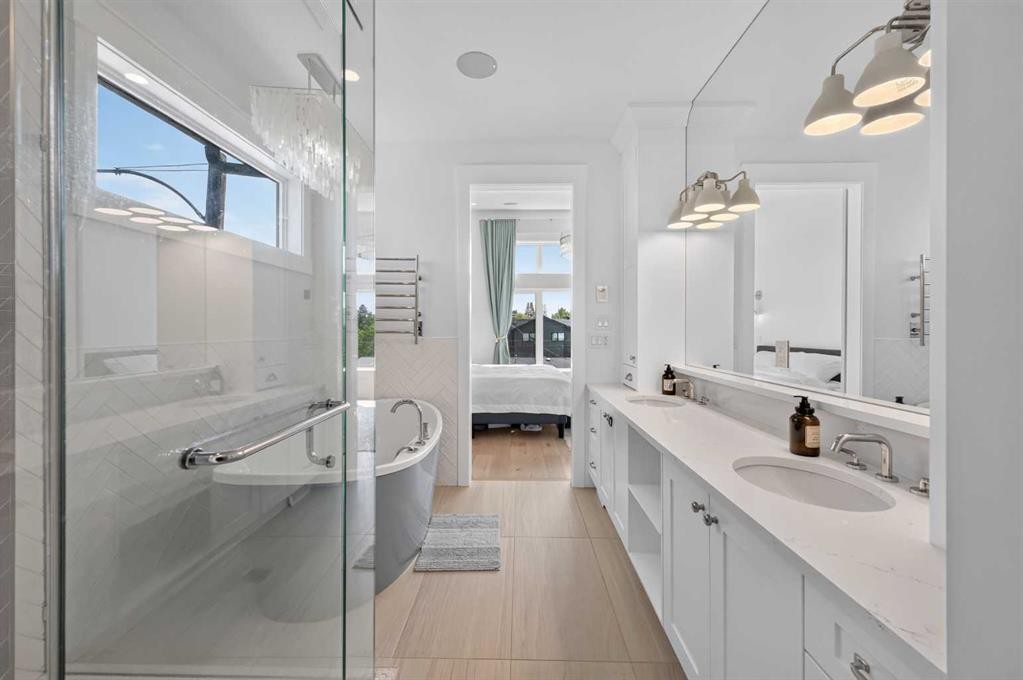 1704 26A Street Sw, Calgary, AB - Indoor Photo Showing Bathroom