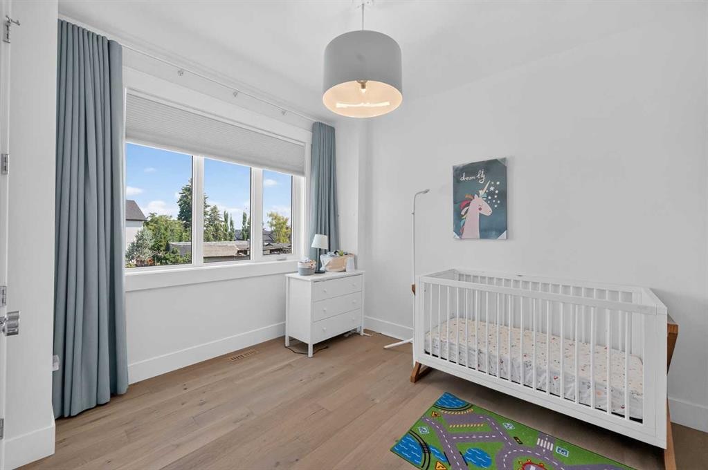 1704 26A Street Sw, Calgary, AB - Indoor Photo Showing Bedroom