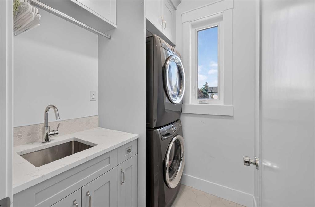 1704 26A Street Sw, Calgary, AB - Indoor Photo Showing Laundry Room