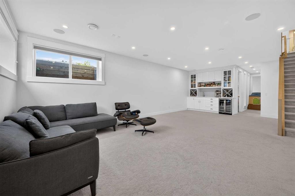 1704 26A Street Sw, Calgary, AB - Indoor