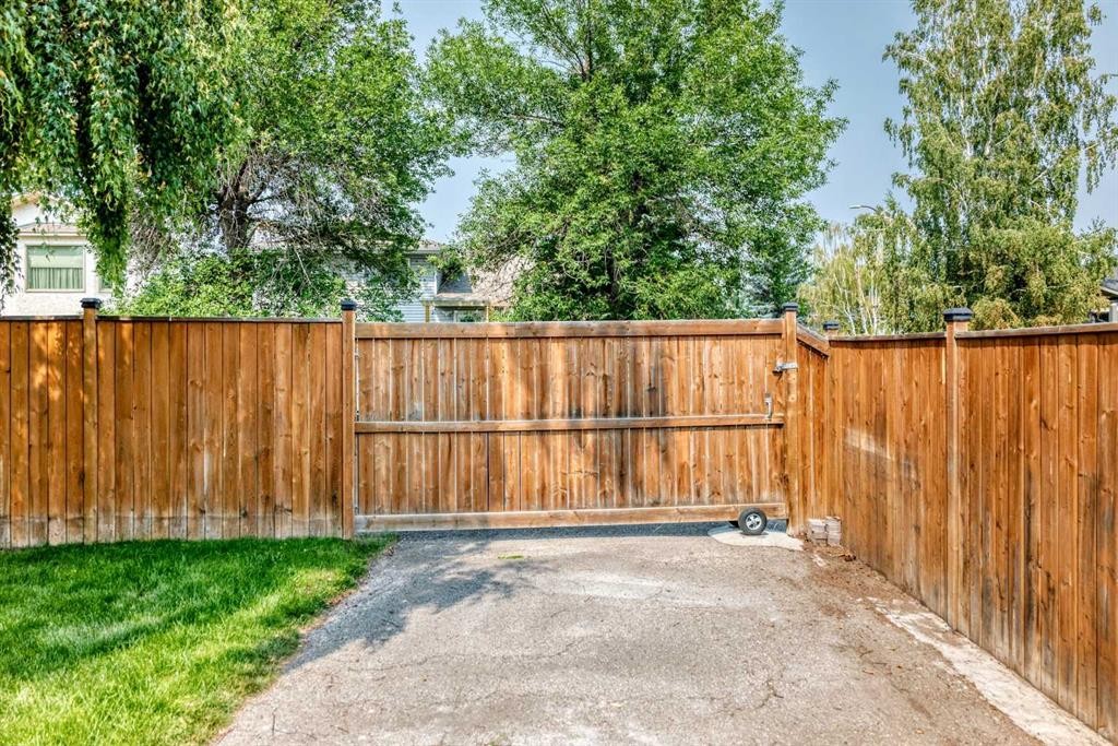 2509 Douglas Woods Link Se, Calgary, AB - Outdoor