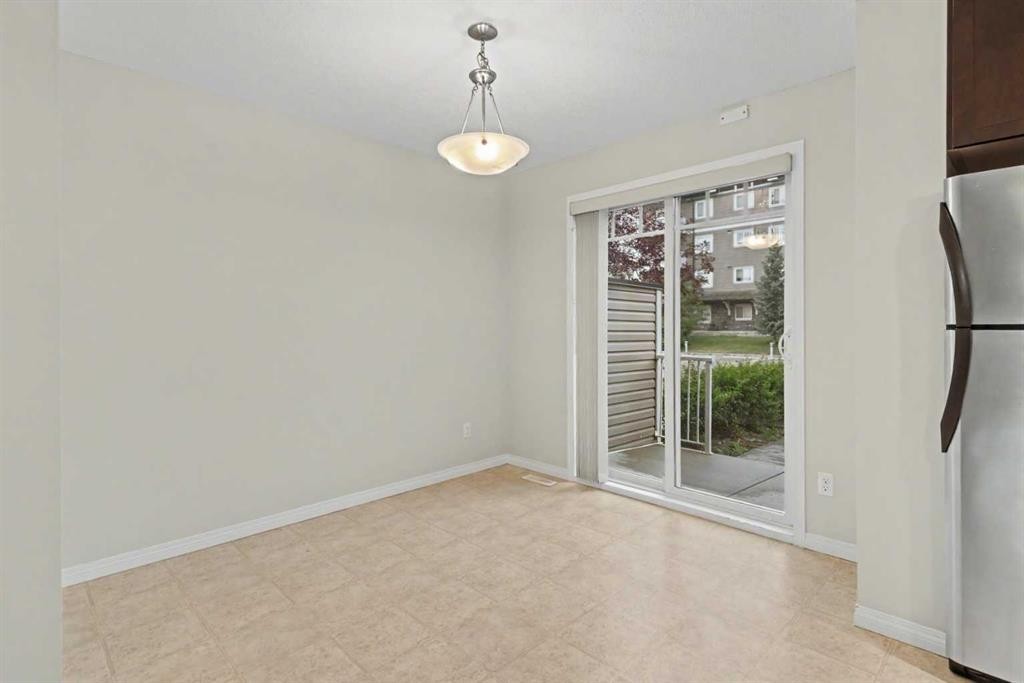 127 Prestwick Villas Se, Calgary, AB - Indoor Photo Showing Other Room
