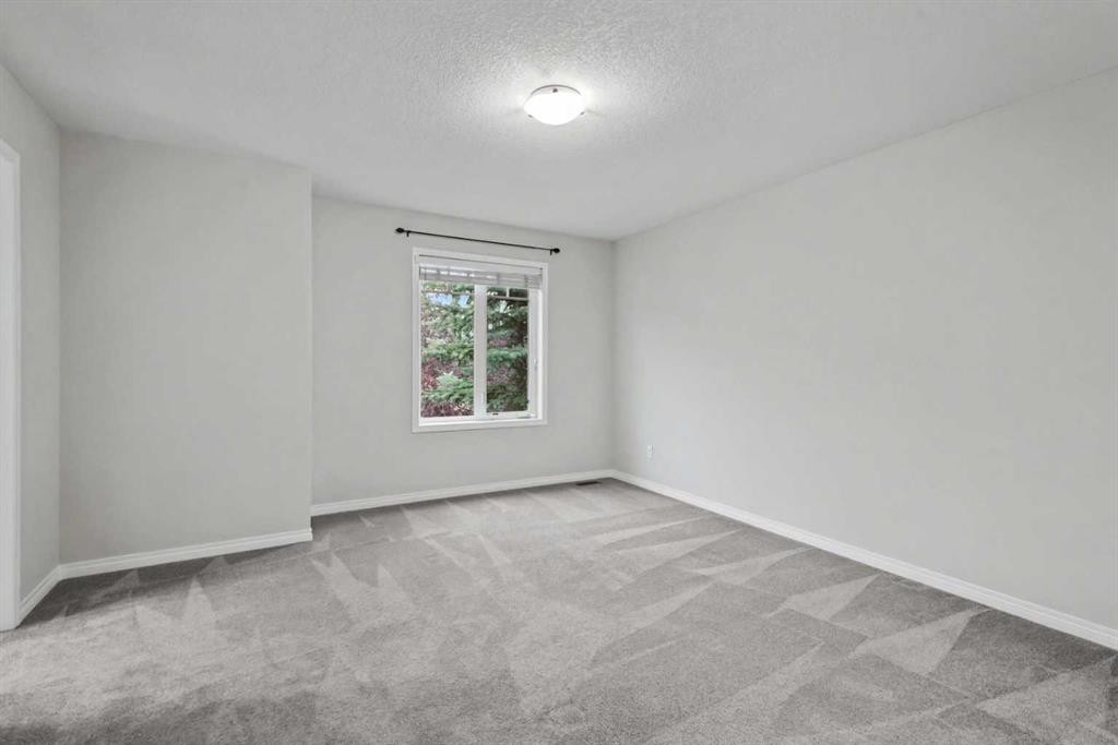 127 Prestwick Villas Se, Calgary, AB - Indoor Photo Showing Other Room