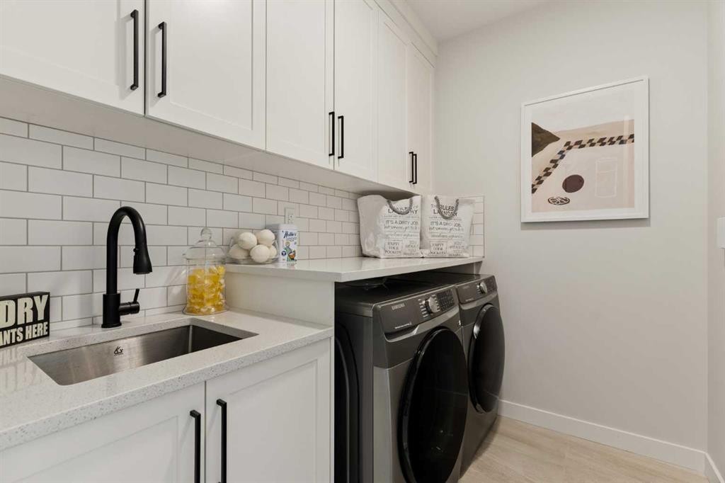 258 17 Avenue Ne, Calgary, AB - Indoor Photo Showing Laundry Room