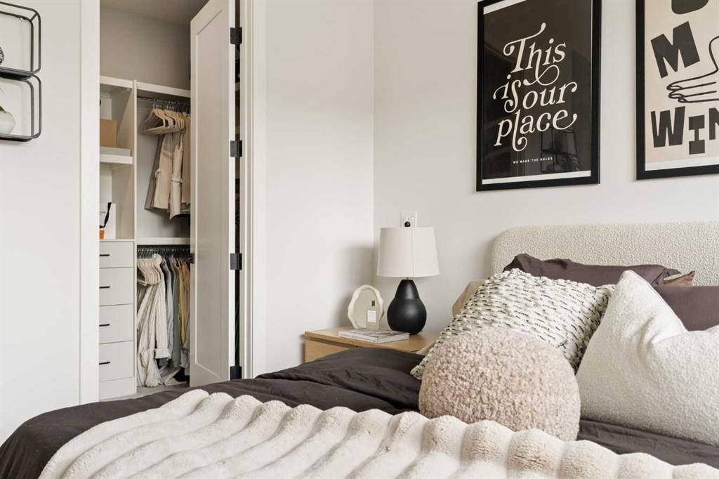258 17 Avenue Ne, Calgary, AB - Indoor Photo Showing Bedroom