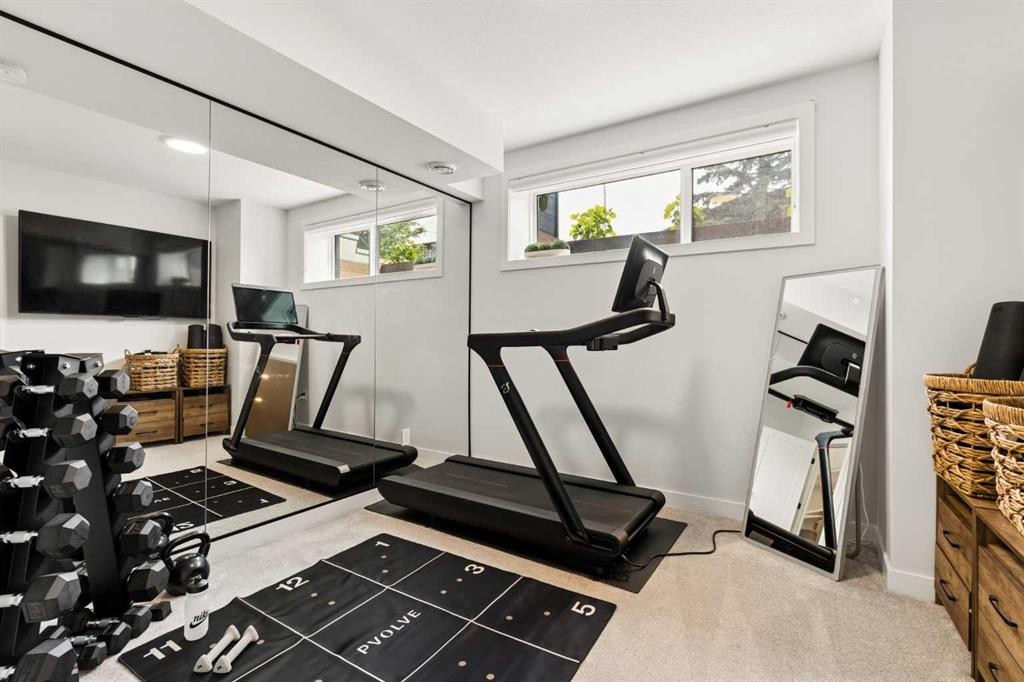 258 17 Avenue Ne, Calgary, AB - Indoor Photo Showing Gym Room