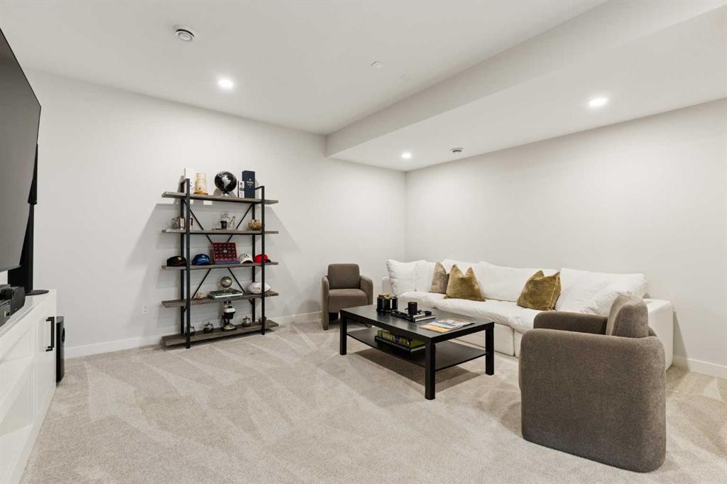 258 17 Avenue Ne, Calgary, AB - Indoor