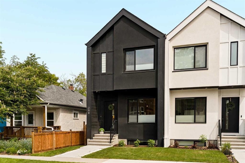 258 17 Avenue Ne, Calgary, AB - Outdoor