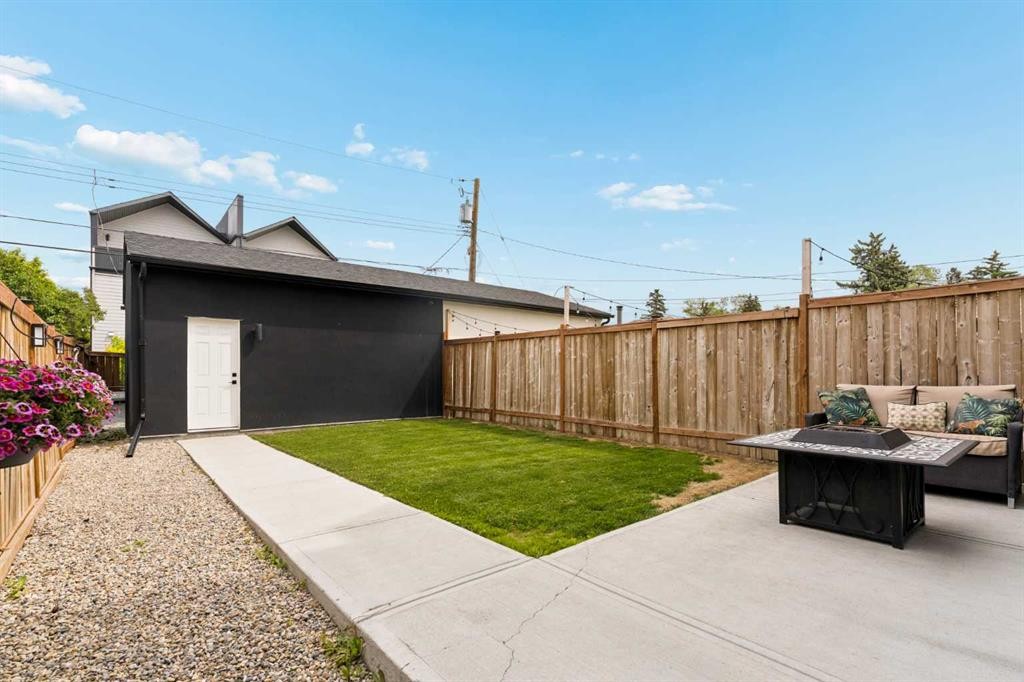 258 17 Avenue Ne, Calgary, AB - Outdoor