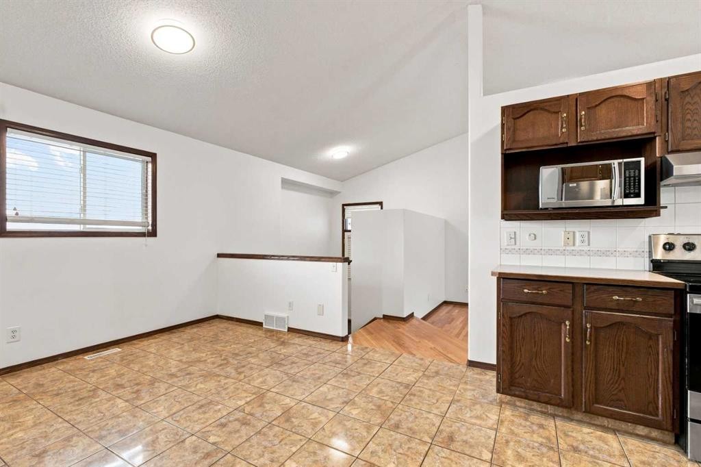 279 Coral Springs Circle Ne, Calgary, AB - Indoor