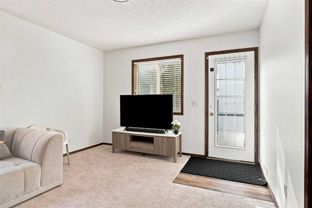 279 Coral Springs Circle Ne, Calgary, AB - Indoor