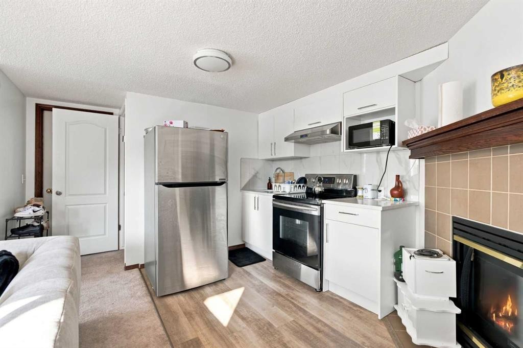 279 Coral Springs Circle Ne, Calgary, AB - Indoor Photo Showing Kitchen
