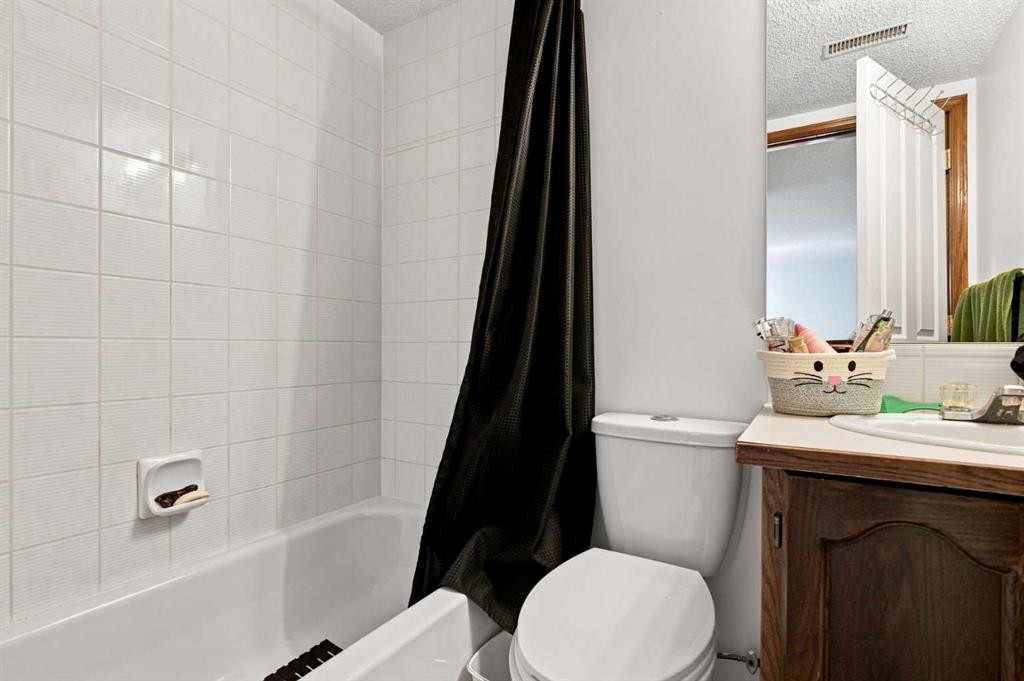 279 Coral Springs Circle Ne, Calgary, AB - Indoor Photo Showing Bathroom