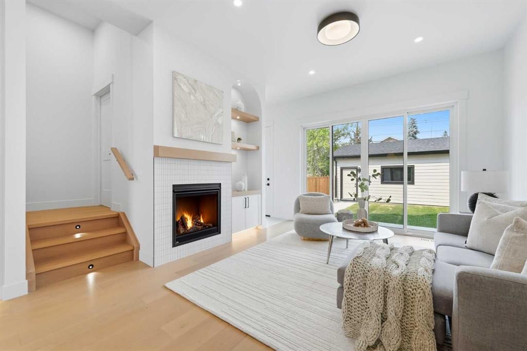 2714 3 Avenue Nw, Calgary, AB - Indoor Photo Showing Living Room With Fireplace