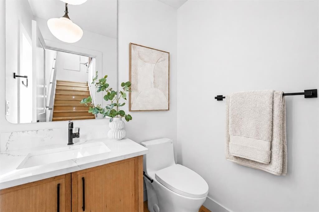 2714 3 Avenue Nw, Calgary, AB - Indoor Photo Showing Bathroom