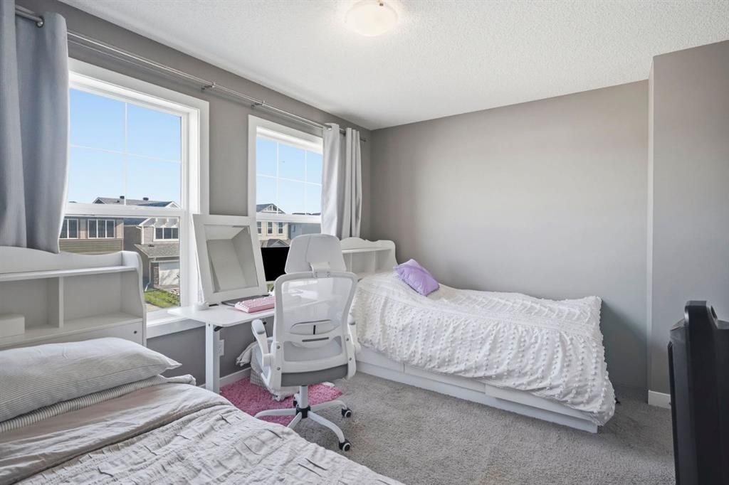 98 Panton Way Nw, Calgary, AB - Indoor Photo Showing Bedroom