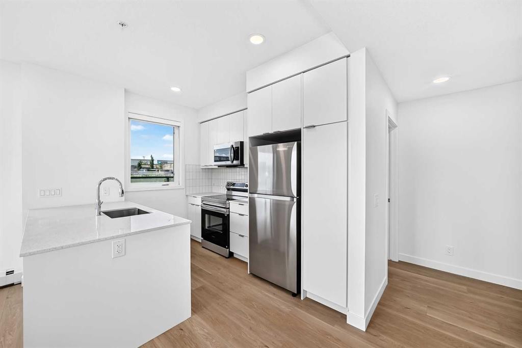 3101-8500 19 Avenue Se, Calgary, AB - Indoor Photo Showing Kitchen