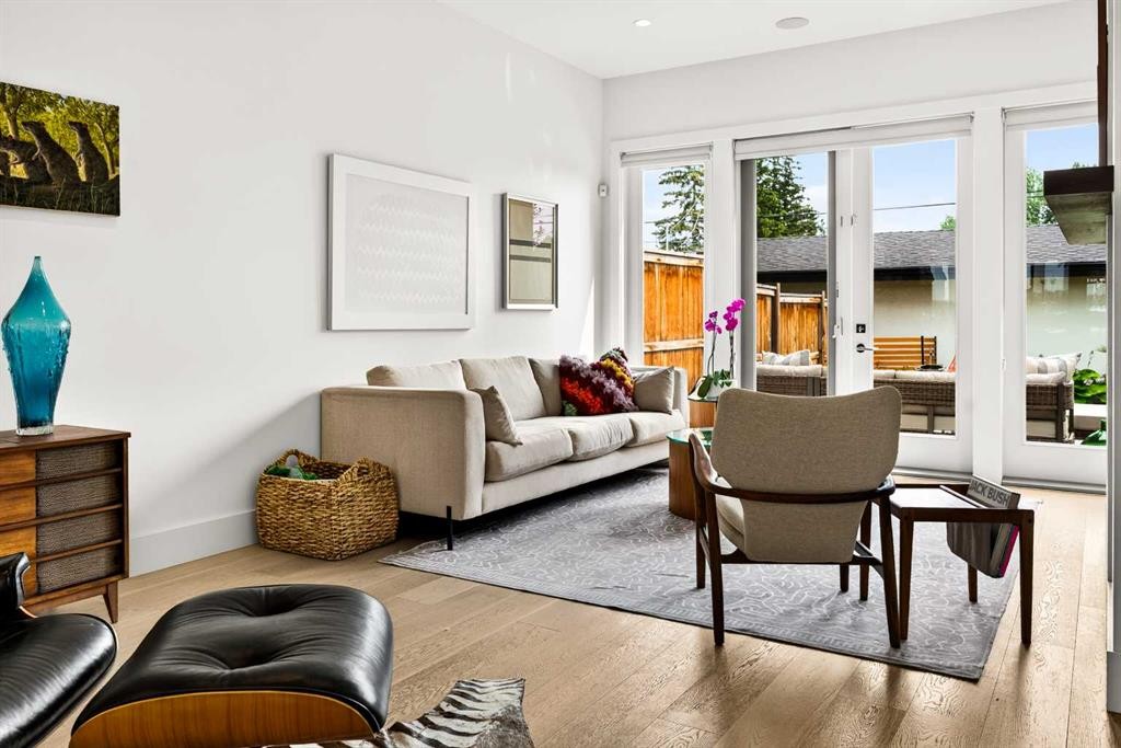 3936 1A Street Sw, Calgary, AB - Indoor Photo Showing Living Room