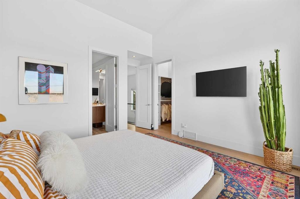 3936 1A Street Sw, Calgary, AB - Indoor Photo Showing Bedroom