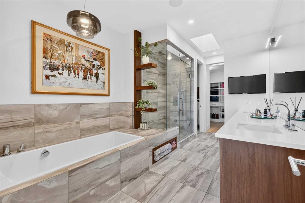 3936 1A Street Sw, Calgary, AB - Indoor Photo Showing Bathroom