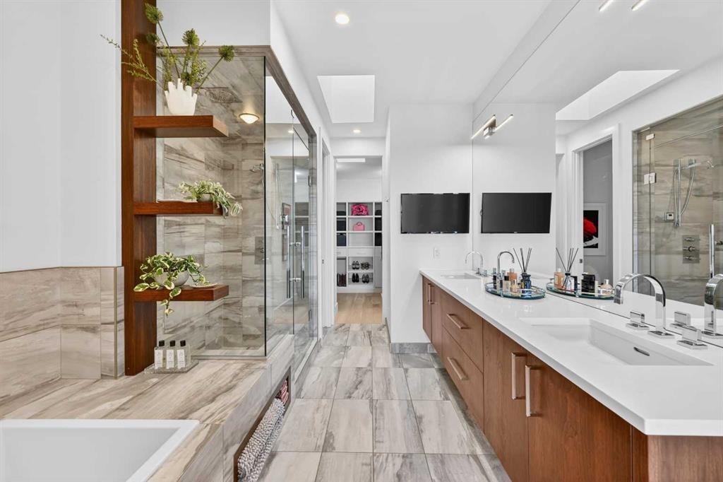 3936 1A Street Sw, Calgary, AB - Indoor Photo Showing Bathroom