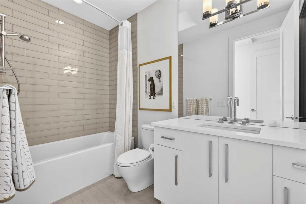 3936 1A Street Sw, Calgary, AB - Indoor Photo Showing Bathroom