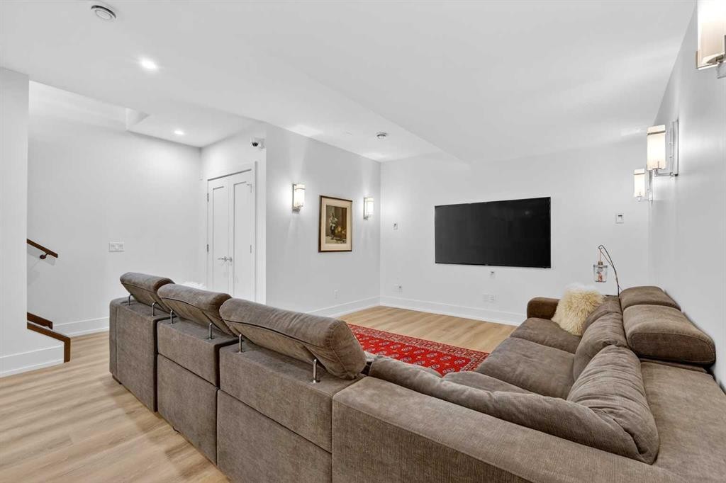 3936 1A Street Sw, Calgary, AB - Indoor Photo Showing Living Room