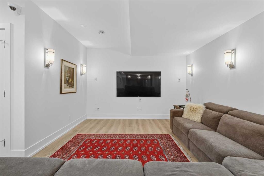 3936 1A Street Sw, Calgary, AB - Indoor Photo Showing Living Room