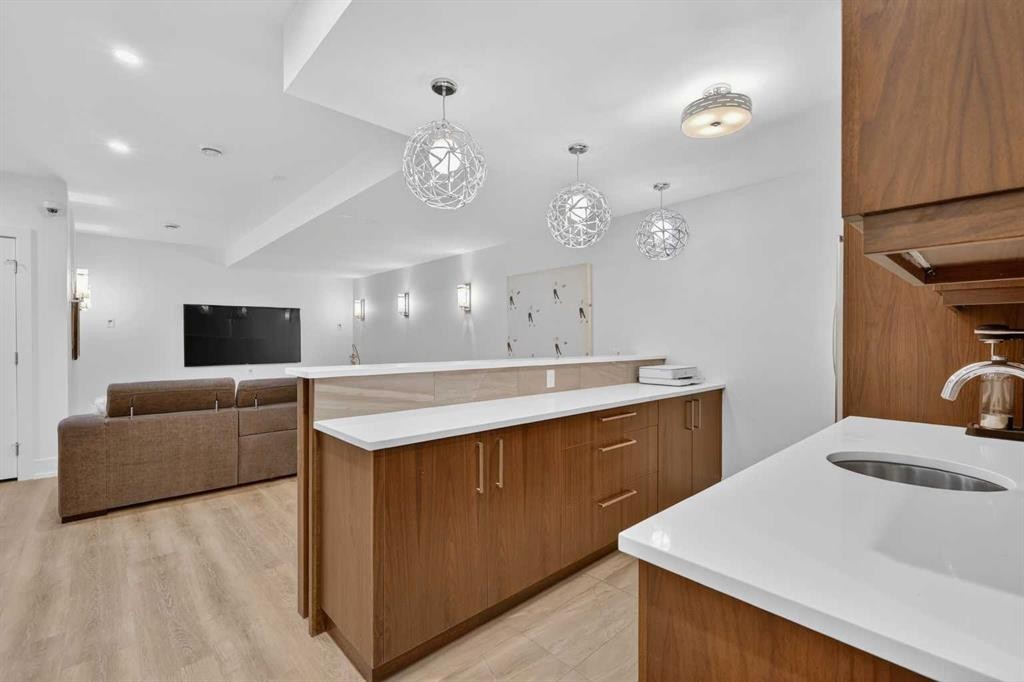 3936 1A Street Sw, Calgary, AB - Indoor Photo Showing Kitchen
