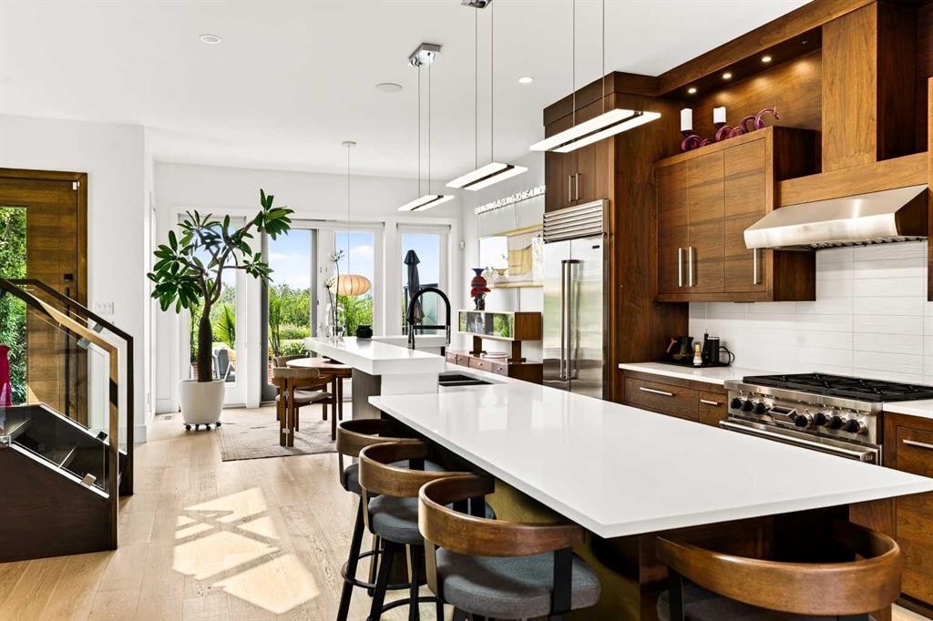 3936 1A Street Sw, Calgary, AB - Indoor Photo Showing Kitchen With Upgraded Kitchen