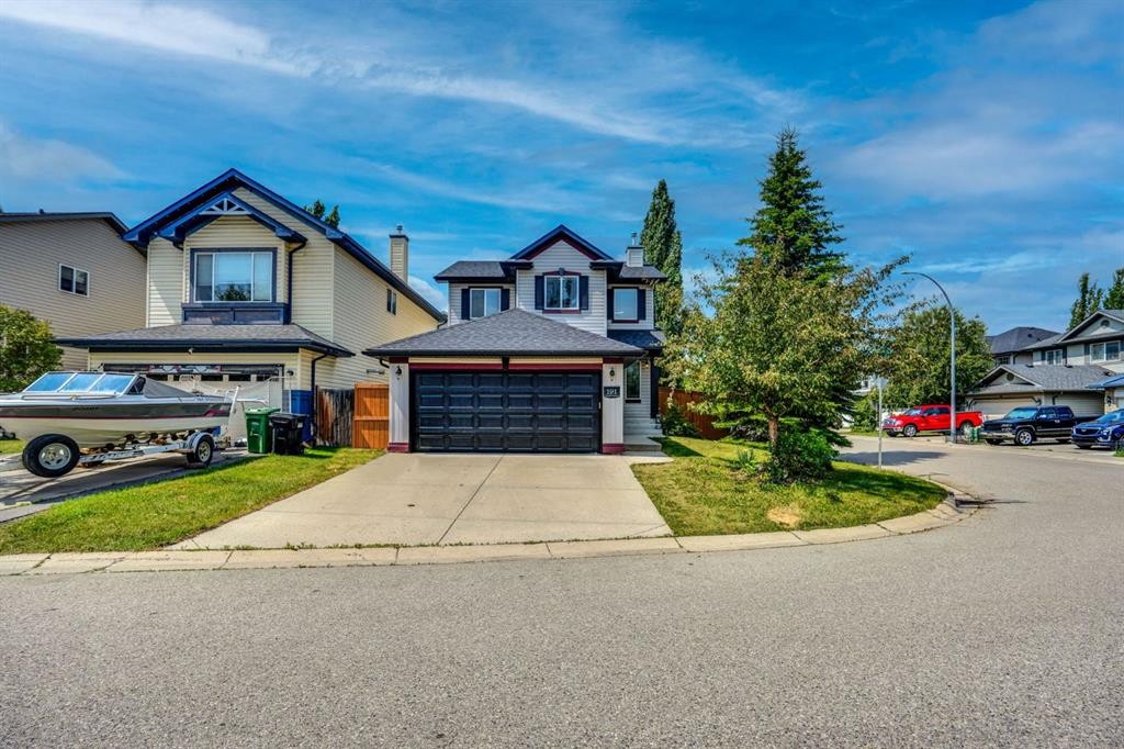 191 Cranwell Crescent Se, Calgary, AB - Outdoor With Facade